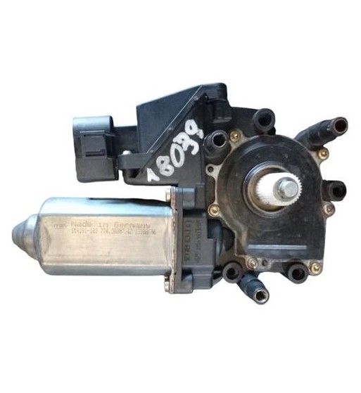 Moteur de lève-vitre électrique avant gauche Audi A3 8L 1.8 T quattro Essence 180cv / 132kW AJQ, Année De 1998 - 2003 Référence