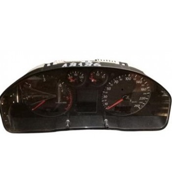 Tableau de bord Audi A4 B5 Avant 2.5 TDI Diesel 150cv / 110kW AKN, année de 1997-2001 référence OEM 09053479801 \ 8D0920900M