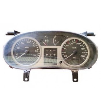 Tableau de bord complet Renault Clio 2 1.5 dCi Diesel 82cv / 60kW K9K 702, année de 2001-2005 Référence P8200261086